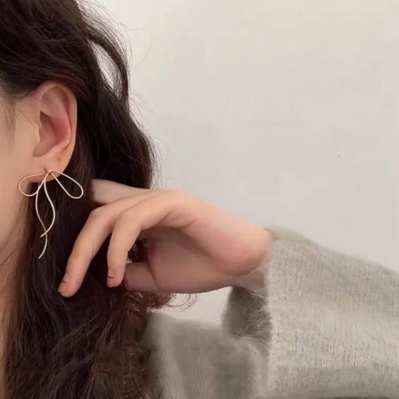 “Paris” Minimalist Thin Bow Dainty Knot Cute Birthday/Gift/Babyshower Earrings - Picture 2 of 9